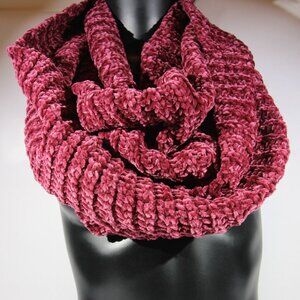 NWT Dillard Chunky Knit Infinity Scarf